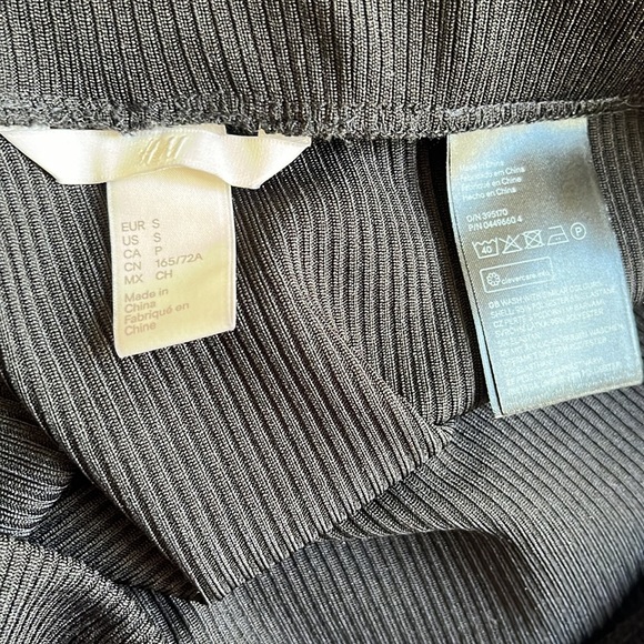 H&M Black Midi Skirt - Picture 3 of 3